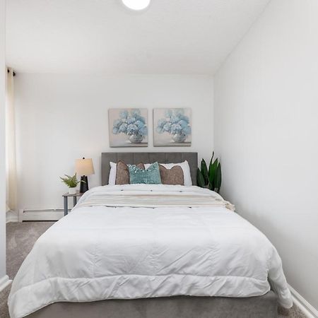 Beautiful 3 Bedroom Condo In Hartford! Exterior photo